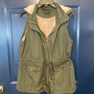 Cargo vest with pockets. Hood. Fleece lined. All zippers and snaps work.